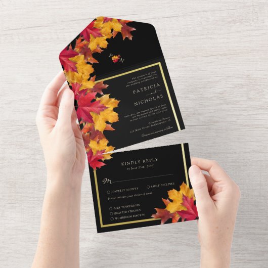 Zwarte magie ontmoet rustieke gouden herfstbruilof all in one uitnodiging (Afscheurbaar)