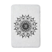 Zwarte mandala op een witte paisley badmat (Voorkant Verticaal)