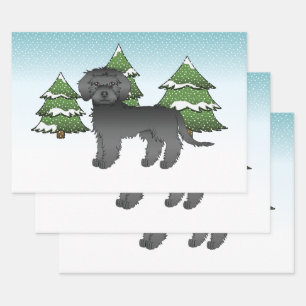 Zwarte Mini Goldendoodle Hond In Een Winterbos Inpakpapier Vel