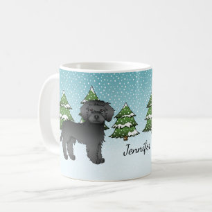 Zwarte Mini Goldendoodle Hond In Een Winterbos Koffiemok