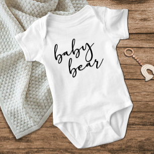 Zwarte Moderne Eenvoudige Script Babybeer Romper