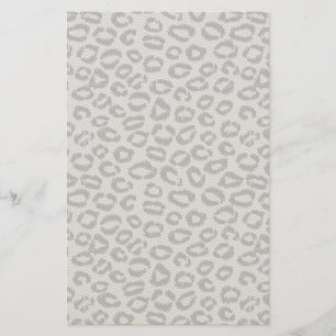 Zwarte netzijde met luipaard op wit briefpapier