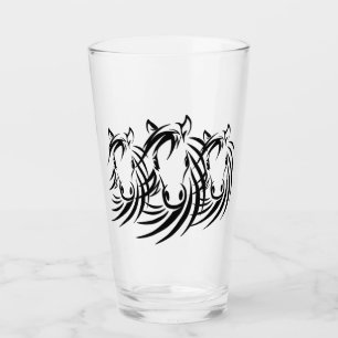Zwarte paardenkoppen glas