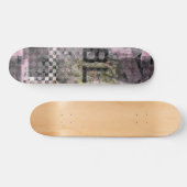 Zwarte paarse b collage kunst op skateboard (Horizontaal)