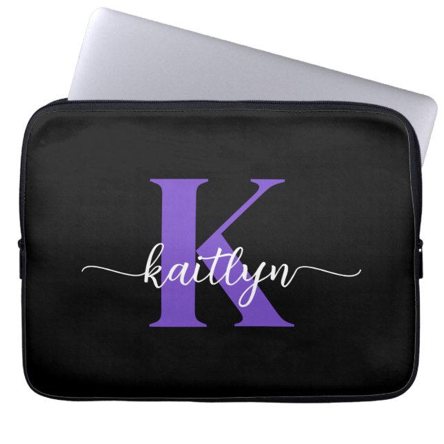 Zwarte Paarse Script Monogram Laptop Sleeve (Voorkant)