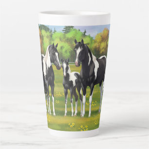 Zwarte Pinto-verf kwart paarden in zomerdeeg Latte Mok
