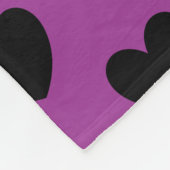 Zwarte polka harten in paars fleece deken (Hoek)