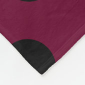 Zwarte polka-stippen op Bourgogne Fleece Deken (Hoek)