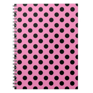 Zwarte polka-stippen op roze notitieboek