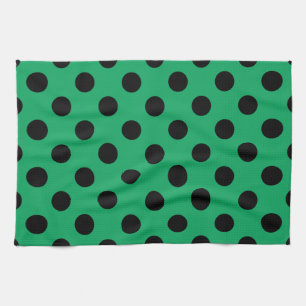 Zwarte polka-stippen op vers groen theedoek