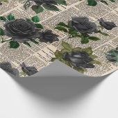 Zwarte Rozen op  krantenpapier Cadeaupapier (Hoek)