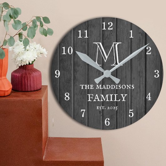 Zwarte Rustieke Houten Boerderij Familie Monogram  Ronde Klok