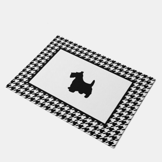 Zwarte Scottie op Houndstooth Deurmat (Schuin)