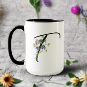 Zwarte Script Letter "T" Kleurrijke Wildflowers Mok