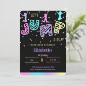 Zwarte Spring Verjaardagsuitnodiging Kaart (Staand voorkant)