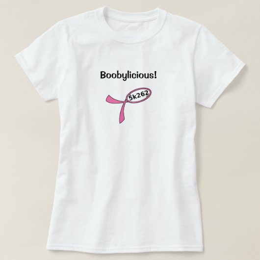 Zwarte tekst: Boobylicious! T-shirt (Design voorkant)