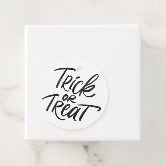 Zwarte Trick or treat Hand Lettering Halloween Bedankjes Labels (In situ)