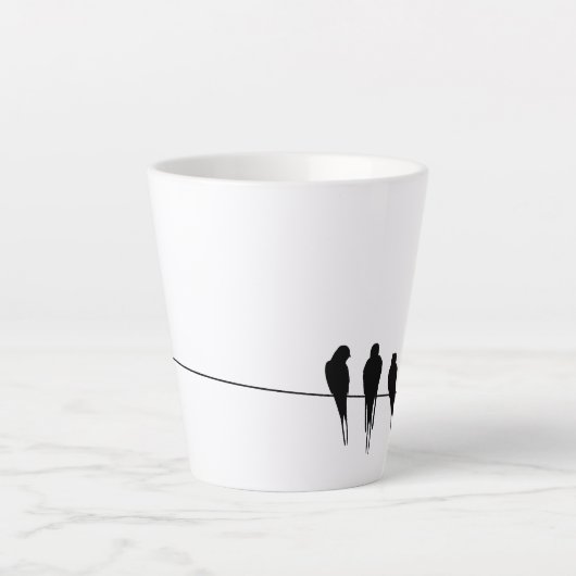 Zwarte vogels op een Wire Night Latte Mok (Voorkant)