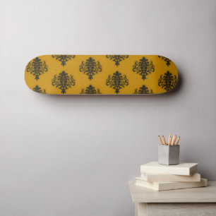 Zwarte vouw op mosterdgeel patroon skateboard