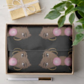 zwarte vrouw, popping roze bublegum tissuepapier (Geschenk)