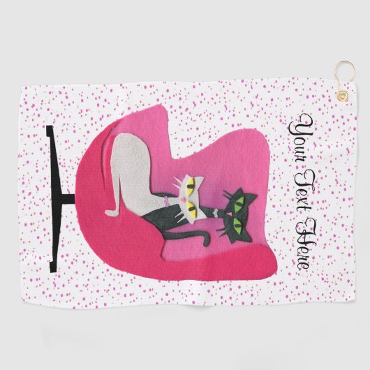 Zwarte witte atoomkatten zittend in een stoel roze golfhanddoek (Horizontaal)