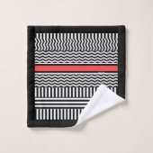 ZWARTE WITTE CHEVRON STRIPES + RODE BAND BAD HANDDOEK (Wasdoekje)