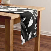 Zwarte witte moderne bloemen blaast korte tafelloper (Voorbeeld)