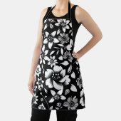 Zwarte witte moderne bloemen blaast schort (Insitu)