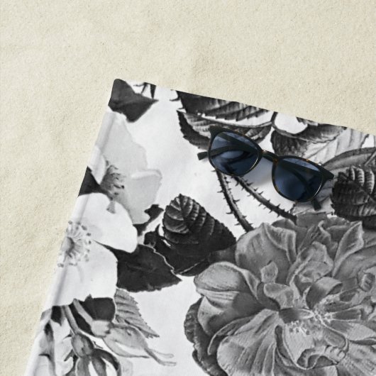 Zwarte witte moderne waterverf bloemen strandlaken (In situ)