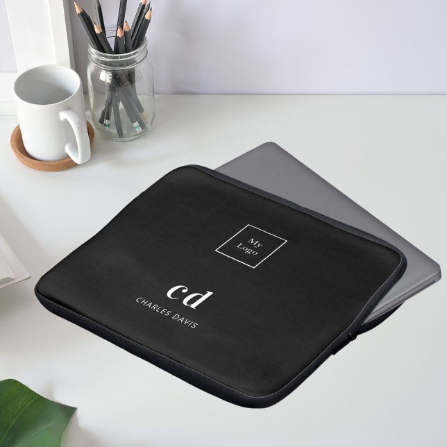 Zwarte witte monogram, inscriptie bedrijfsnaam log laptop sleeve (Creator heeft geüpload)