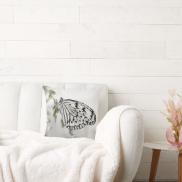 Zwarte witte vlinder op boomtak kussen