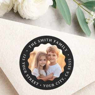 Zwartrand gegolfde rand aangepaste foto retouradre ronde sticker