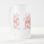 Zweedse Dala Paarden Rood en Wit Matglas Bierpul (Voorkant links)