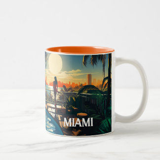 Zwembad patio bij zonsopgang met uitzicht op Miami Tweekleurige Koffiemok