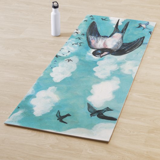 Zwemelen over troebele blauwe hemel yogamat (In situ)