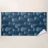 Zwemende kwallen in een diepblauwe oceaan strandlaken (Voorkant)