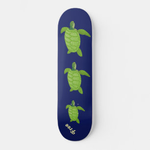 Zwemmende zeeschildpadden en kalligrafie op blauw skateboard
