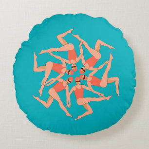 Zwemmers - gesynchroniseerde zwemmers rond kussen