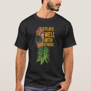 Zwingerparen spelen goed met anderen boven de pine t-shirt
